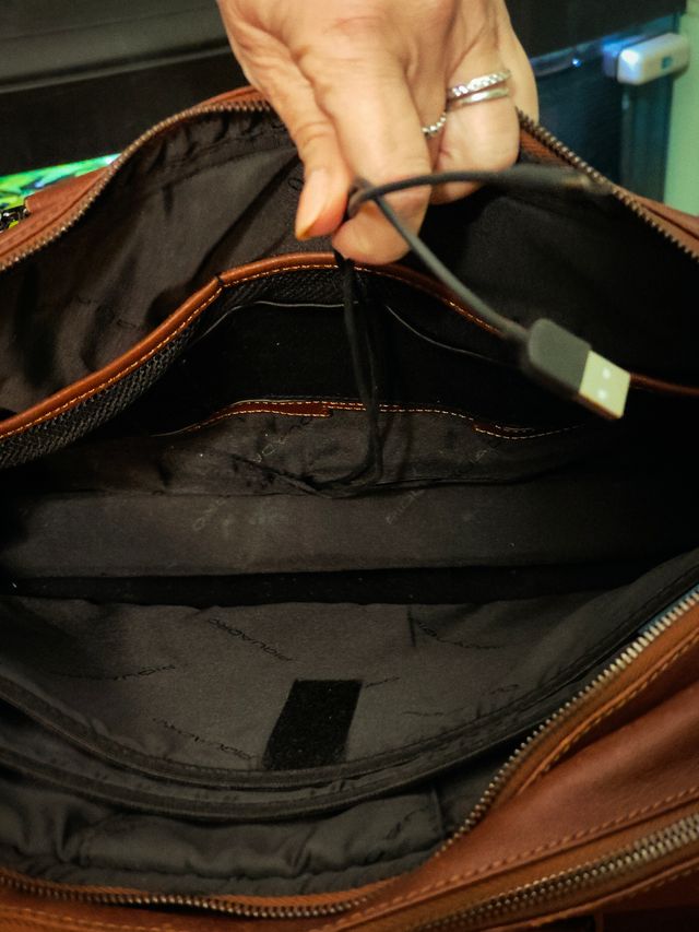 Borsa Piquadro in Pelle Marrone con Porta USB - El