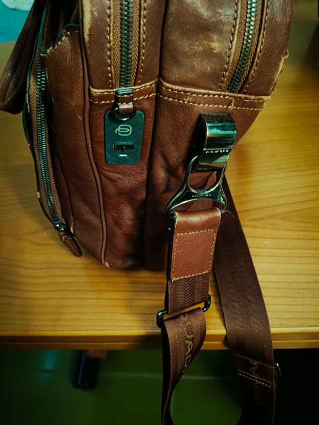 Borsa Piquadro in Pelle Marrone con Porta USB - El