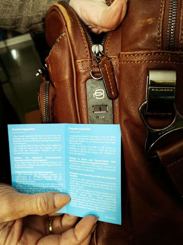 Borsa Piquadro in Pelle Marrone con Porta USB - El