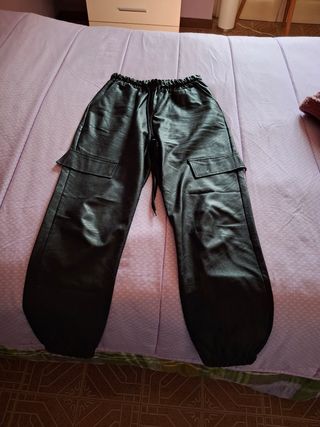 Pantaloni cargo ecopelle neri s