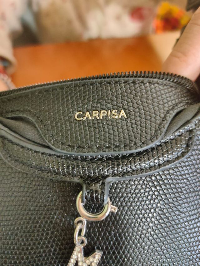 Borsa a spalla nera Carpisa - Elegante e pratica
