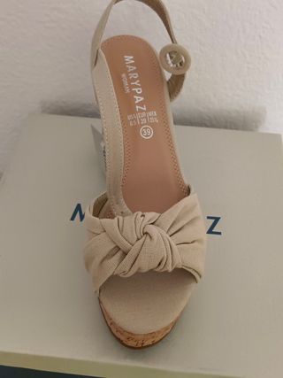 Sandalia plataforma beige 39