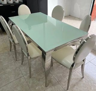 MESA COMEDOR Y 4 SILLAS