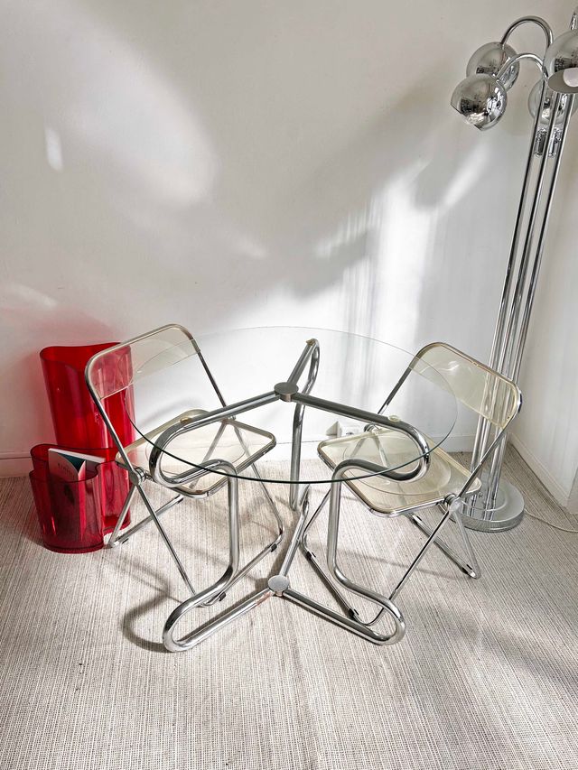 MESA CROMADA TRES PATAS Y SOBRE DE CRISTAL, AÑO 60