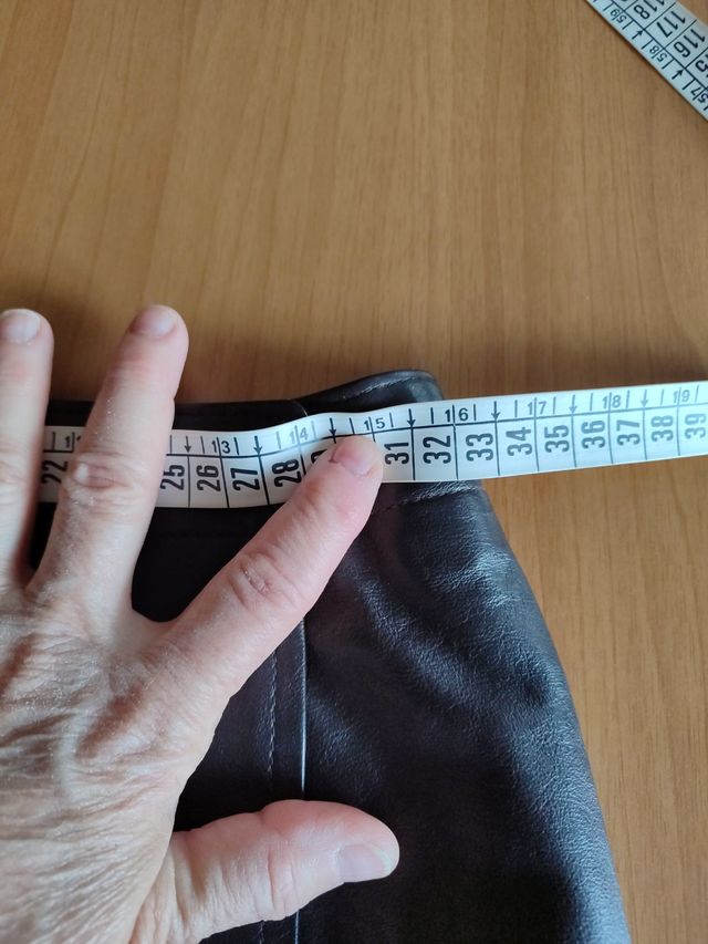 Minigonna in pelle nuova, a portafoglio