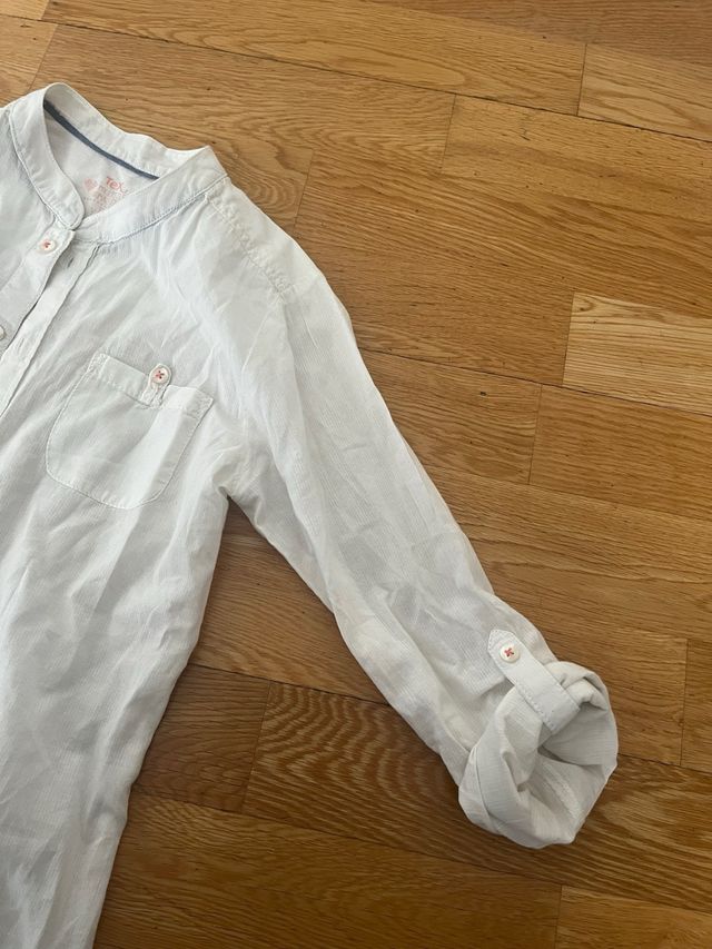 Camisa blanca y camiseta gris. Talla 12 años