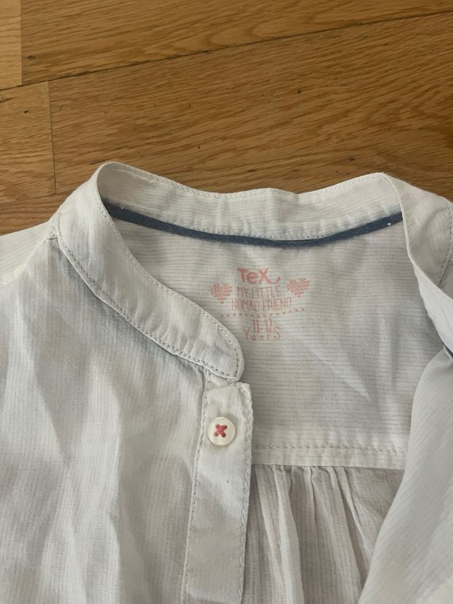 Camisa blanca y camiseta gris. Talla 12 años