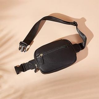 Riñonera piel sintética color negro.