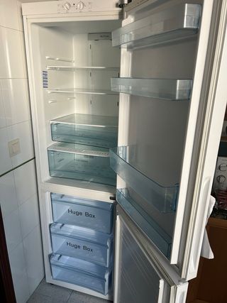 Nevera combi con pequeña avería
