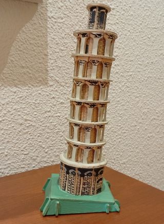 Maqueta decoración Torre de Pisa.