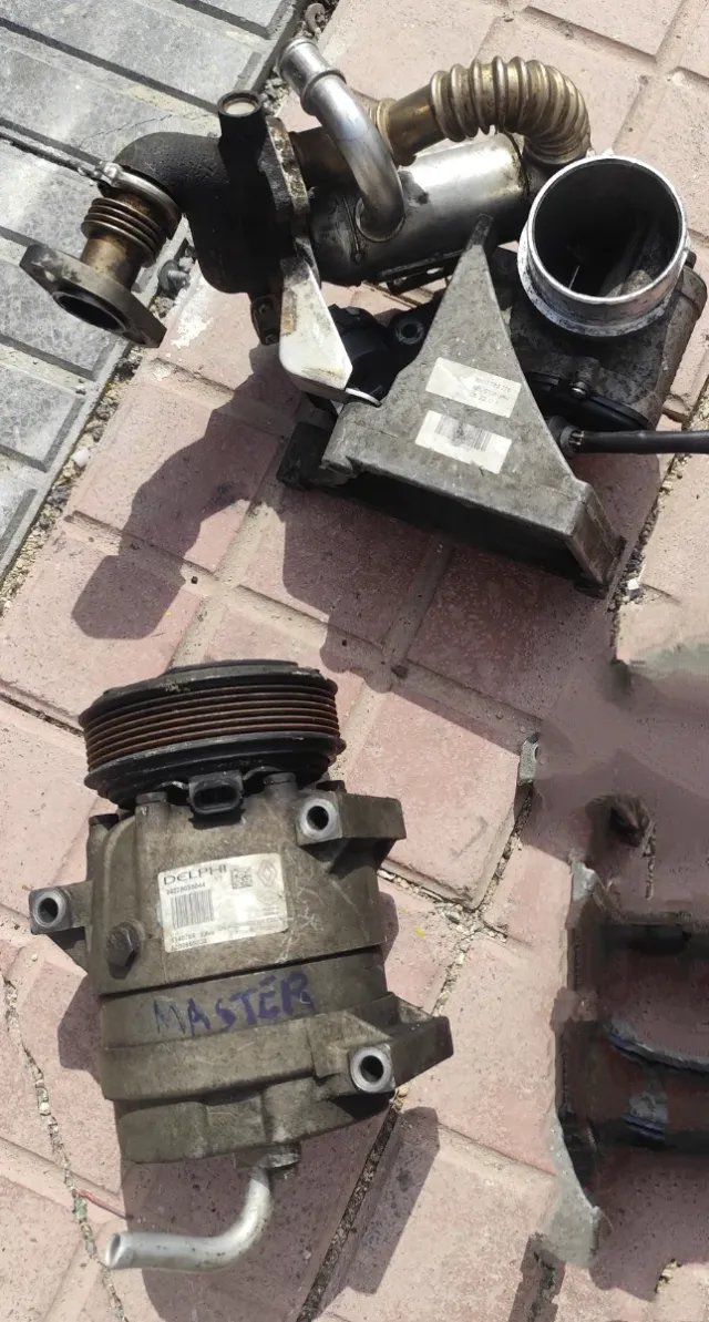 Piezas motor 2.5d Renault master 2