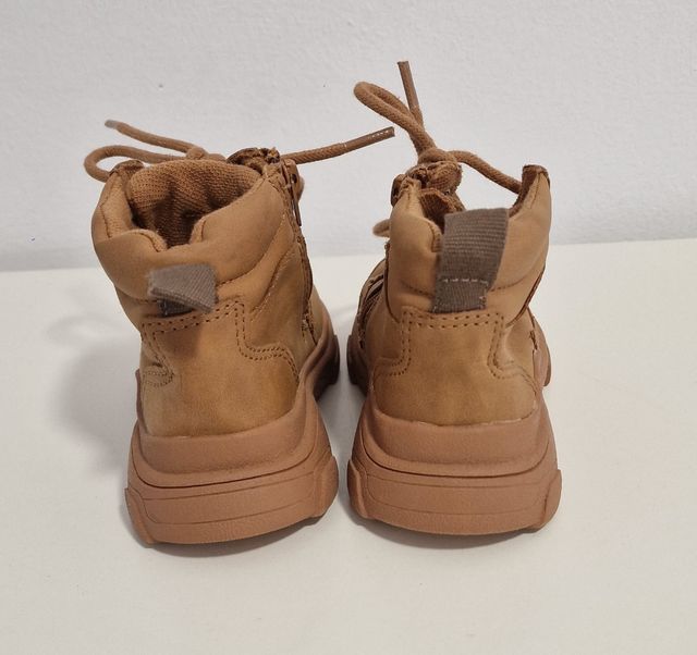 Botas marrones zara número 19