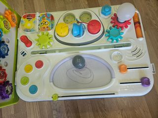 Mesa actividades Baby Einstein