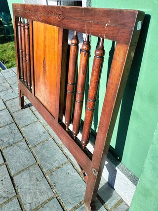 Cabecero de cama antigua