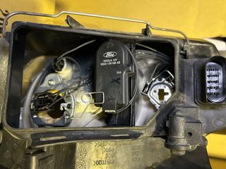 Faro derecho Ford Focus.

