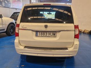 Lancia Voyager 2012