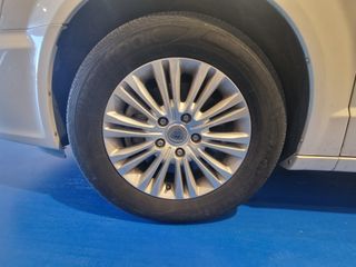 Lancia Voyager 2012