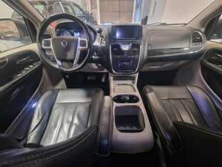 Lancia Voyager 2012
