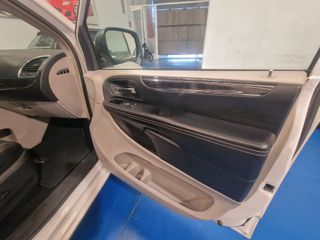 Lancia Voyager 2012