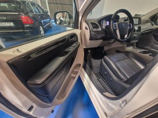 Lancia Voyager 2012