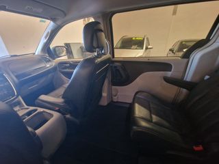 Lancia Voyager 2012