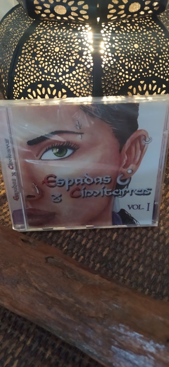 ESPADAS Y CIMITARRAS