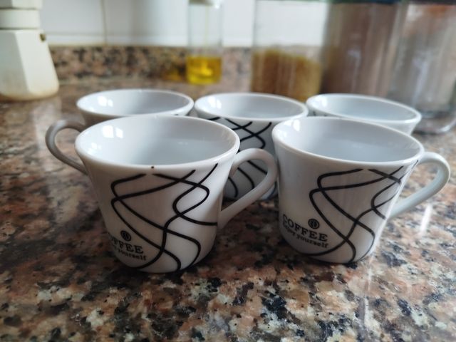 Tazas y platos café