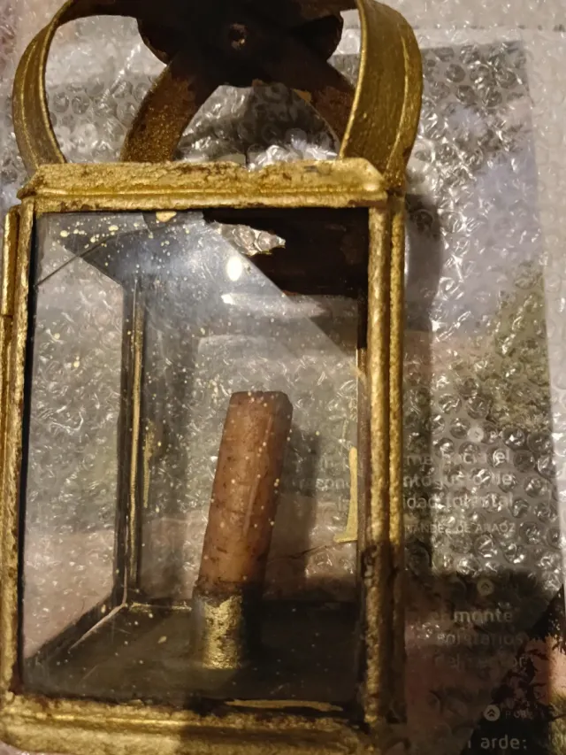 Piccola lanterna antica