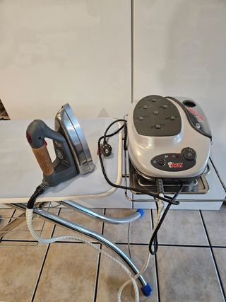 Centro de planchado y mesa de plancha