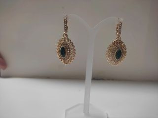 Pendientes largos en chapados en oro.