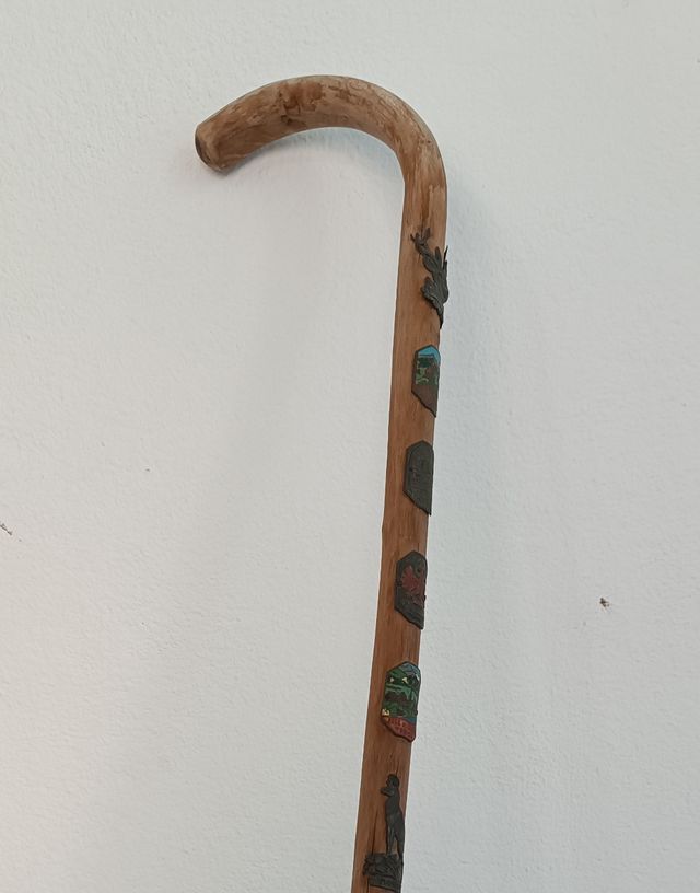 Bastón de senderismo alemán antiguo