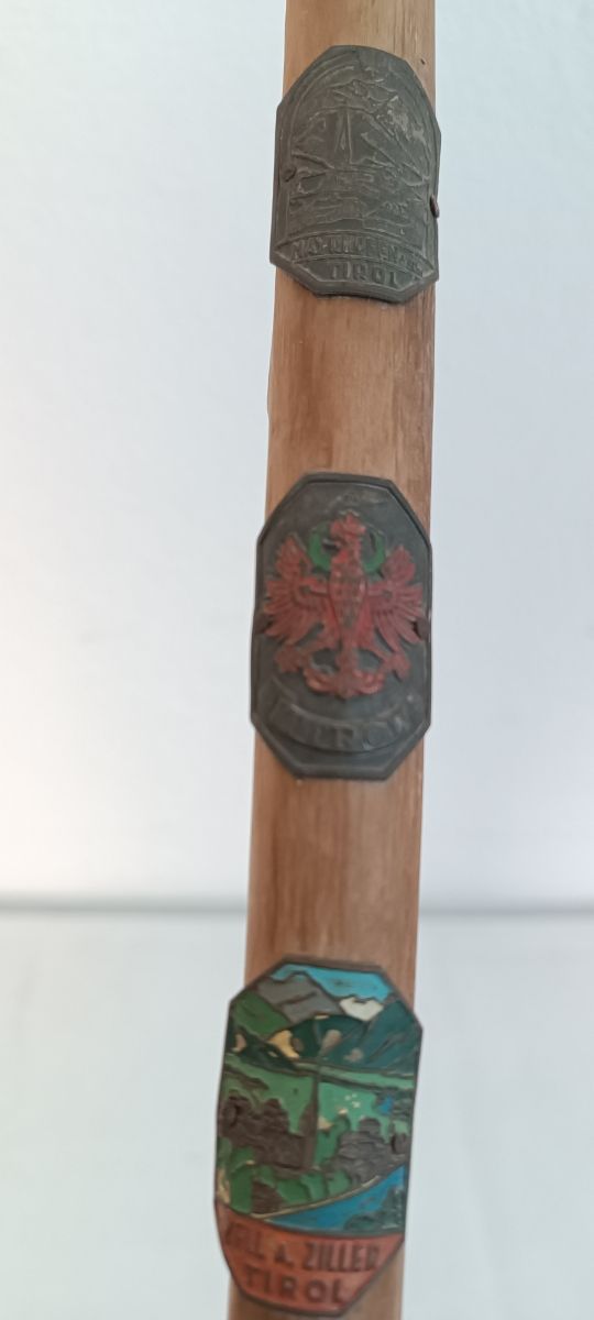 Bastón de senderismo alemán antiguo