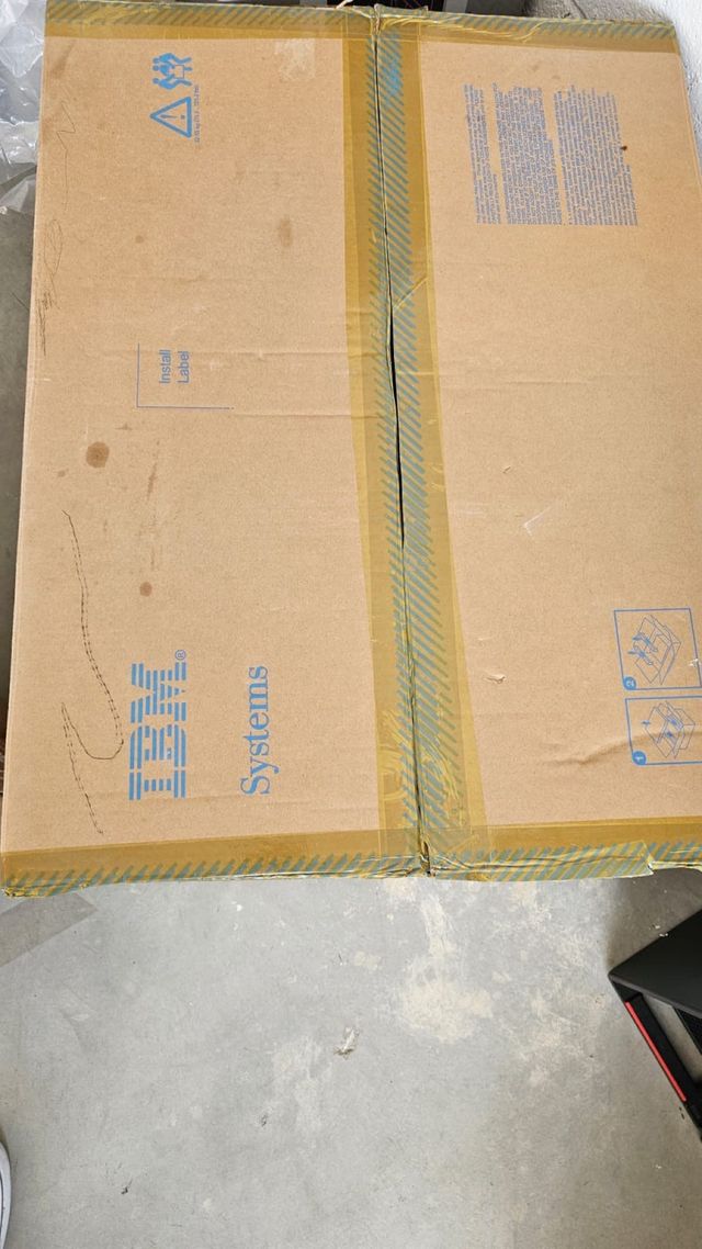 Servidor Cabina IBM FS5035 SFF 8 Discos