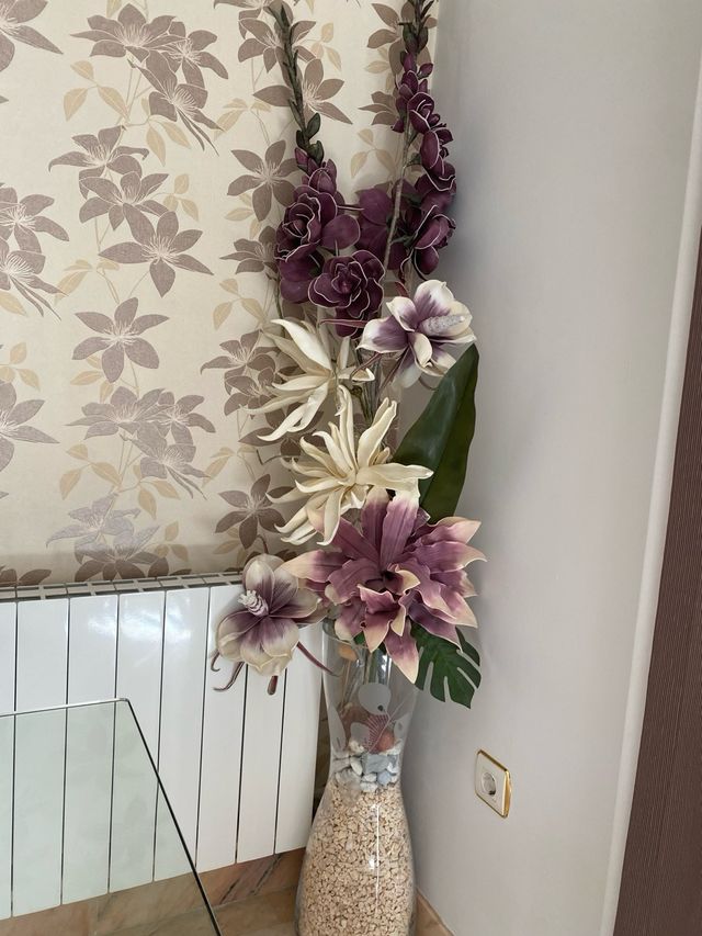 Jarron cristal grande con flores y piedras todo in