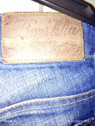 Pantalones vaqueros azules acampanados