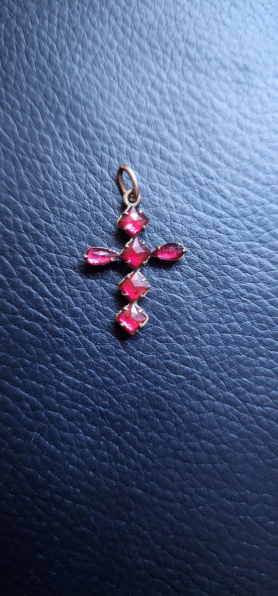 Antiguo colgante de oro