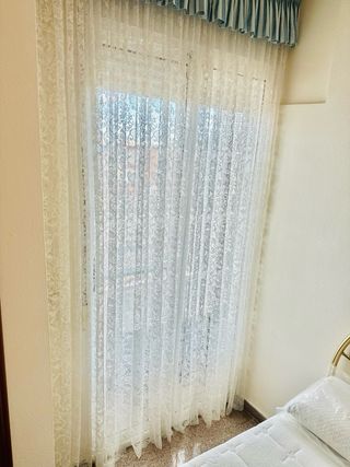 Cortina de encaje blanco