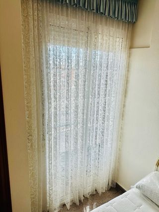 Cortina de encaje blanco