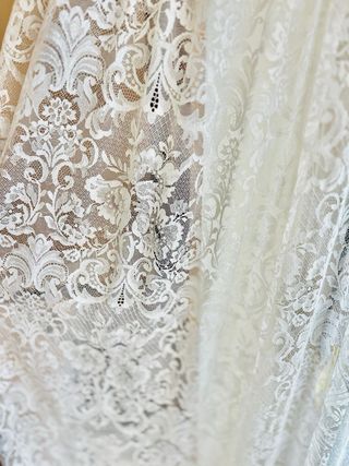 Cortina de encaje blanco