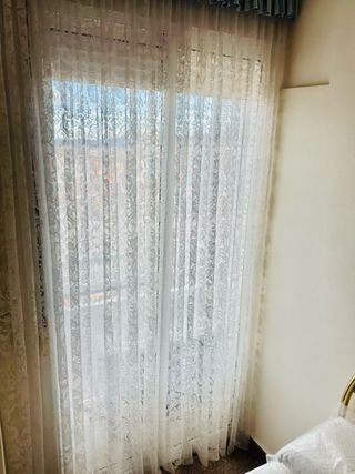 Cortina de encaje blanco