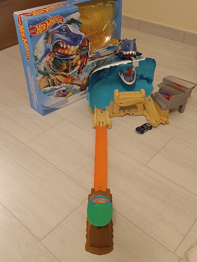 Hot-Wheels Mega Playset Sfida Lo Squalo per Macchi