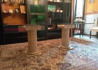 Tavolo di Cristallo con colonne in marmo