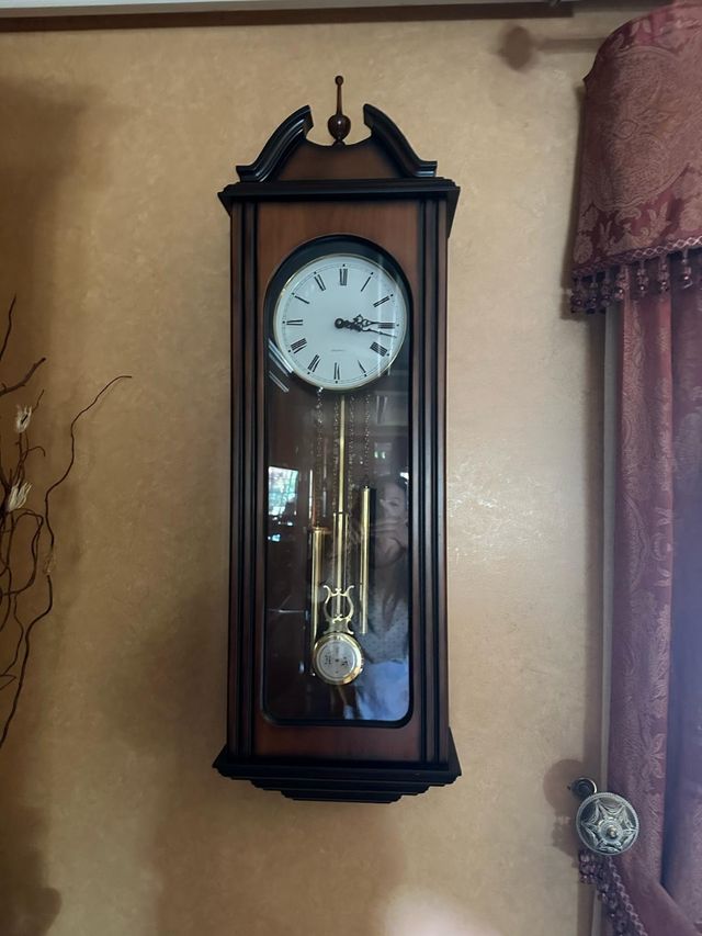 Reloj de mesa de comedor.