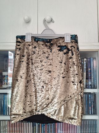 Falda de lentejuelas de Stradivarius 