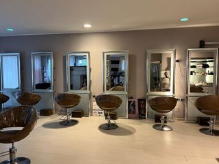 Arredamento negozio parrucchiera