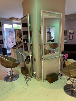 Arredamento negozio parrucchiera