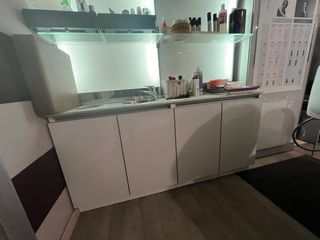 Arredamento negozio parrucchiera