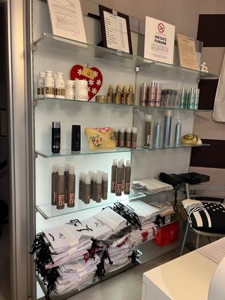 Arredamento negozio parrucchiera