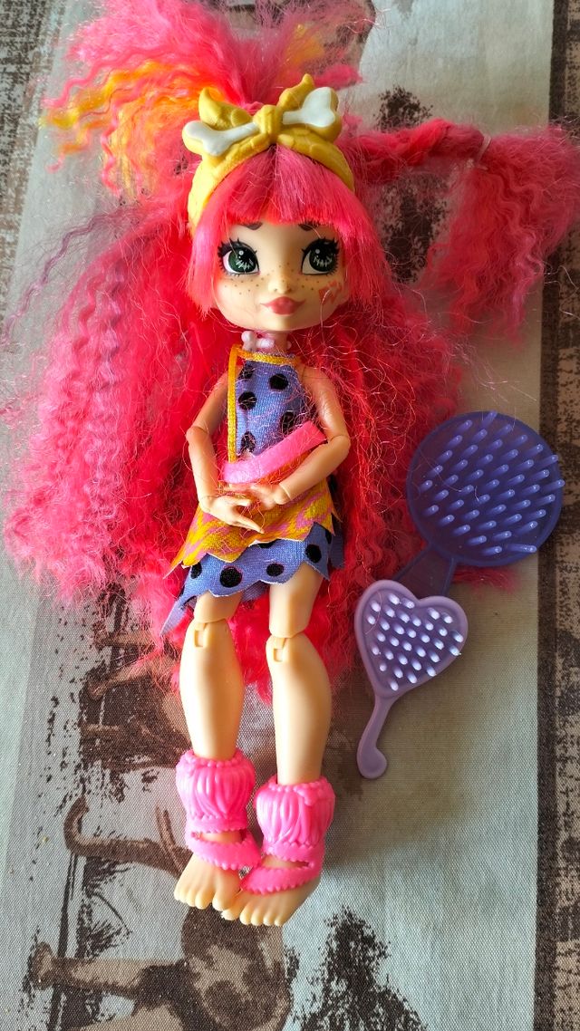 Muñeca cavernícola cave club