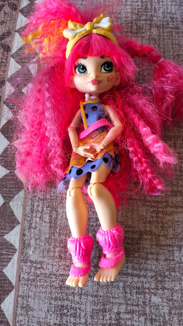 Muñeca cavernícola cave club